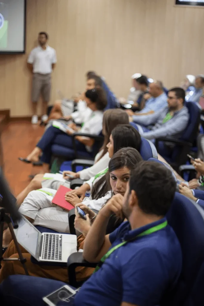 Atentos-durante-la-ponencia
